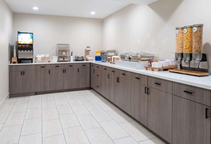 هتل Ramada By Wyndham Modesto Yosemite Area