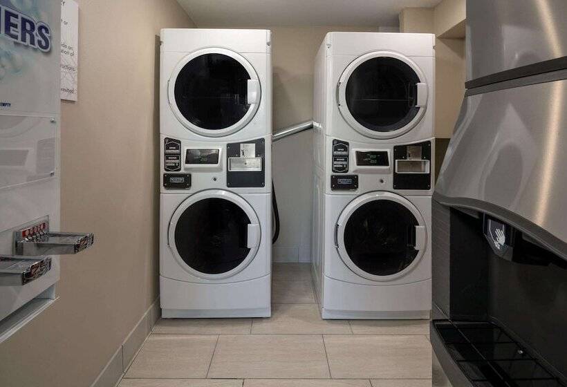 هتل Ramada By Wyndham Modesto Yosemite Area