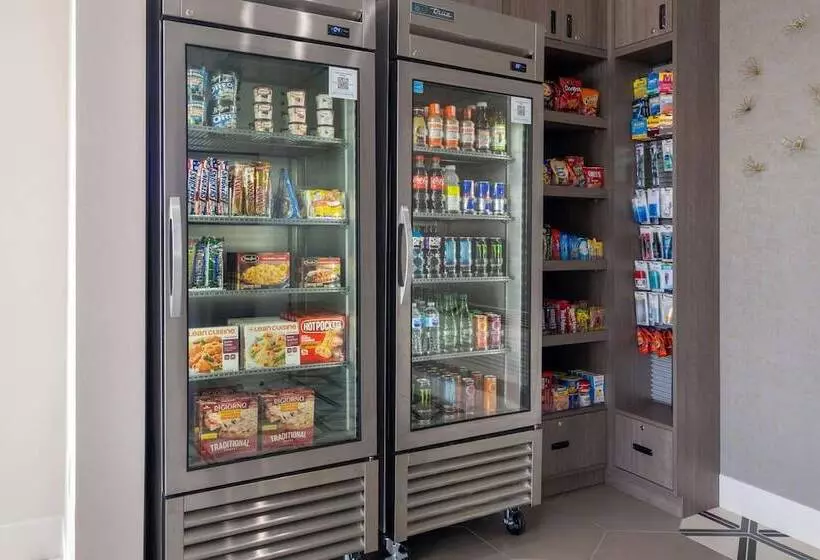 호텔 Ramada By Wyndham Modesto Yosemite Area