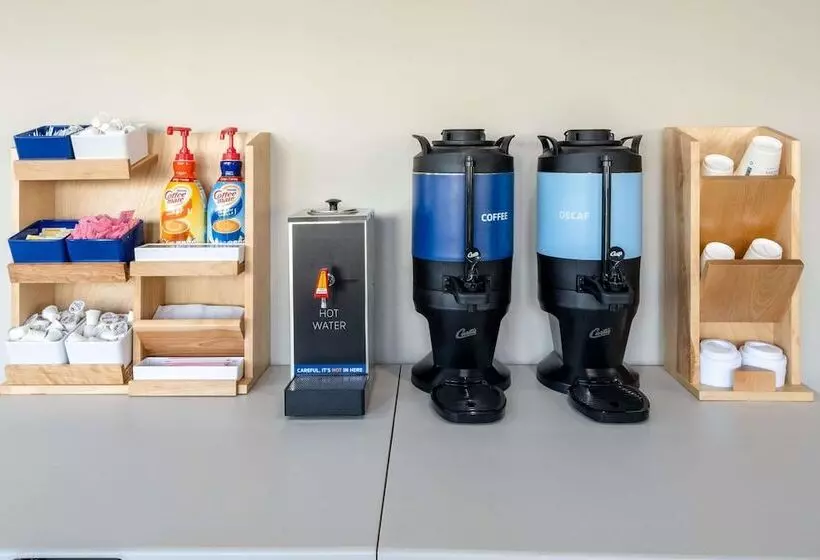 호텔 Ramada By Wyndham Modesto Yosemite Area