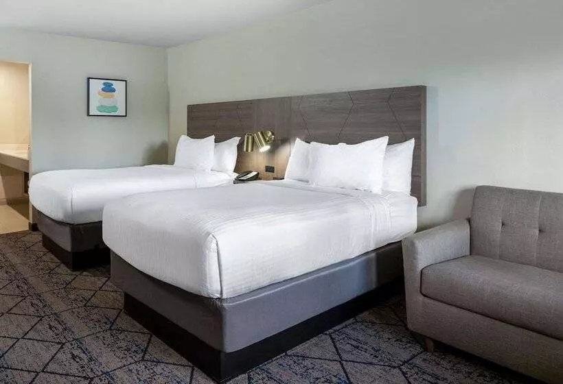 호텔 Ramada By Wyndham Modesto Yosemite Area