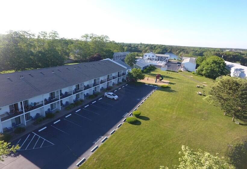 هتل The Tidewater Inn Cape Cod