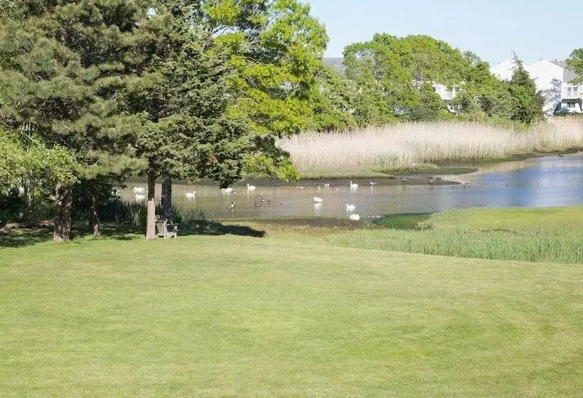 בית מלון כפרי The Tidewater Inn Cape Cod