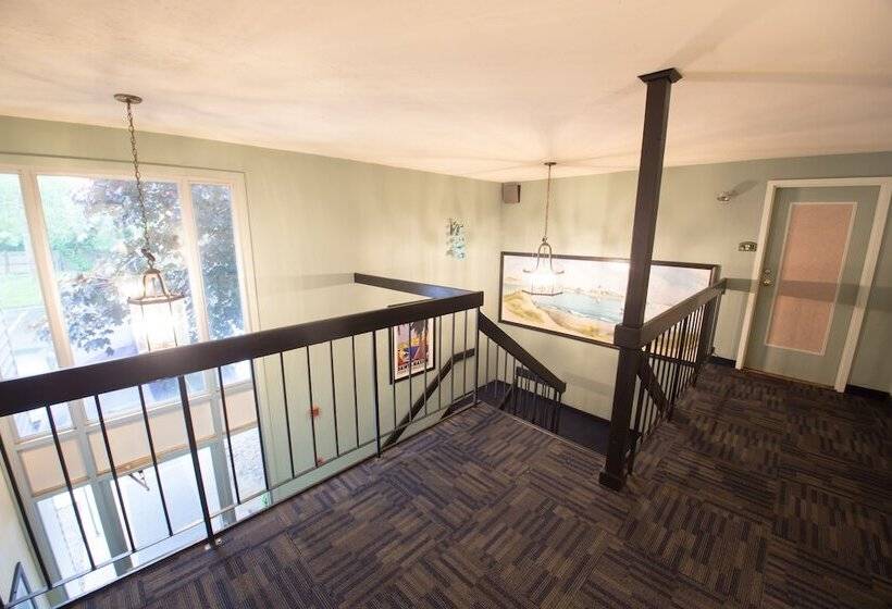 هتل The Tidewater Inn Cape Cod