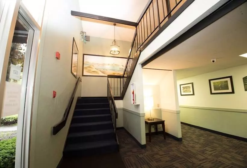 בית מלון כפרי The Tidewater Inn Cape Cod