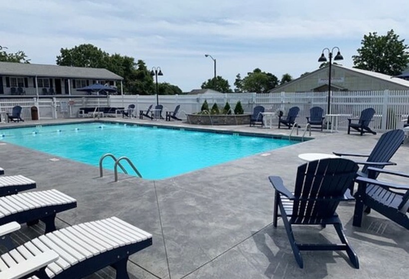 هتل The Tidewater Inn Cape Cod