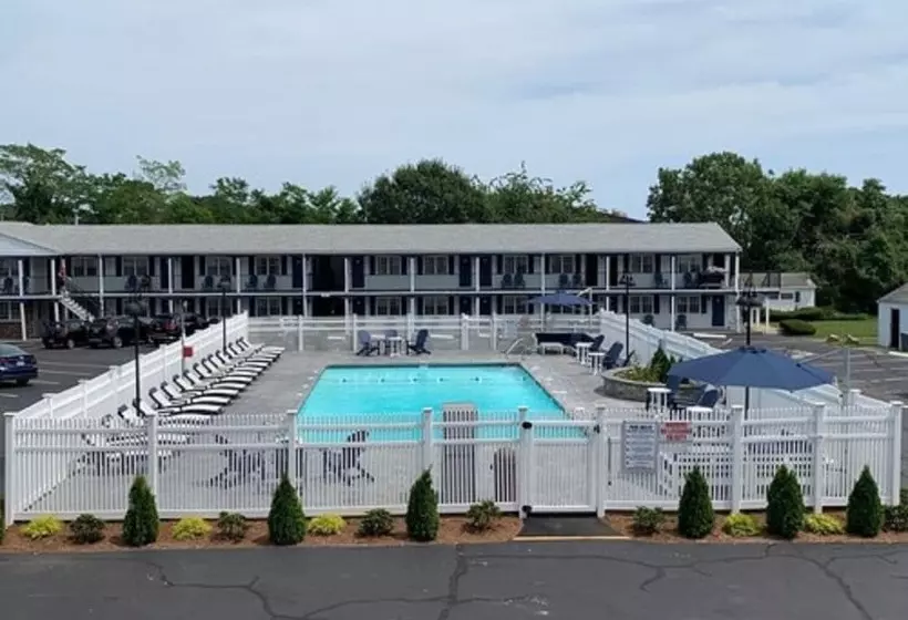 בית מלון כפרי The Tidewater Inn Cape Cod