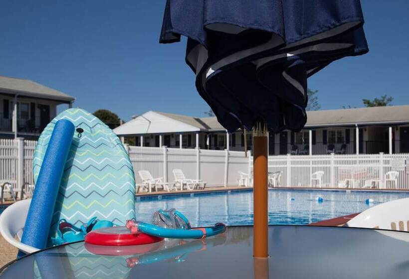 هتل The Tidewater Inn Cape Cod