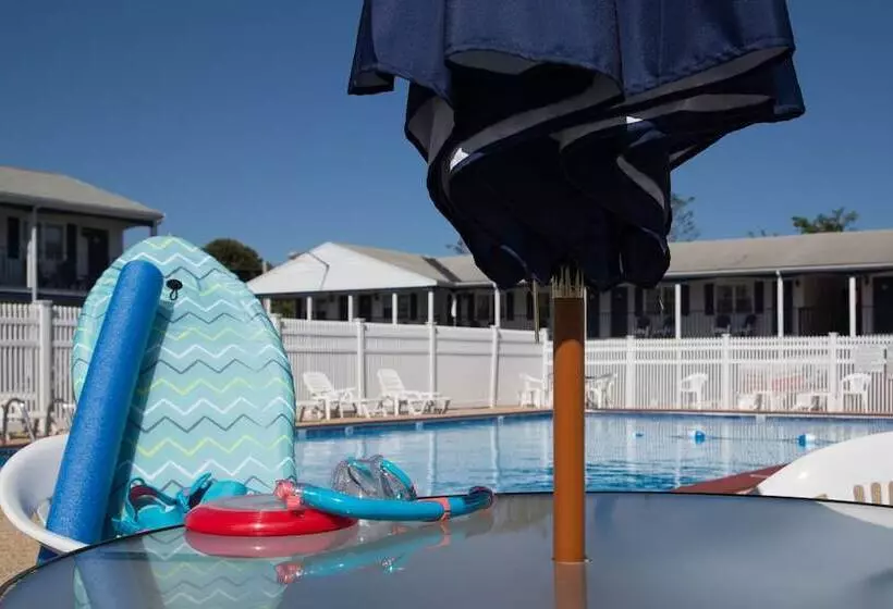 בית מלון כפרי The Tidewater Inn Cape Cod