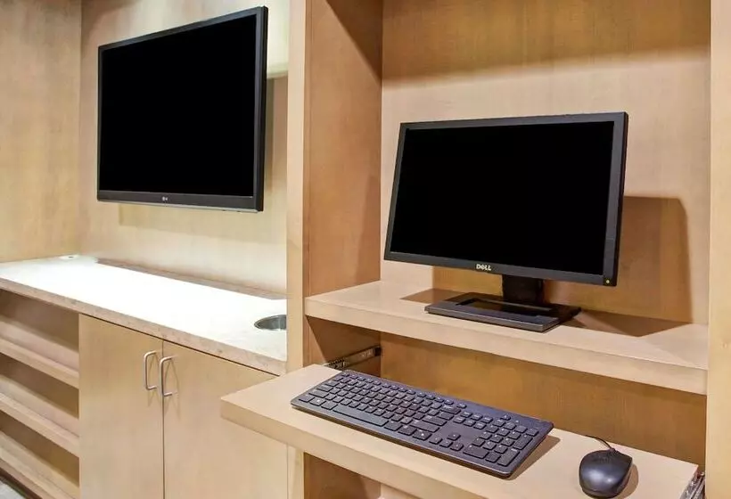 فندق Travelodge By Wyndham Culver City