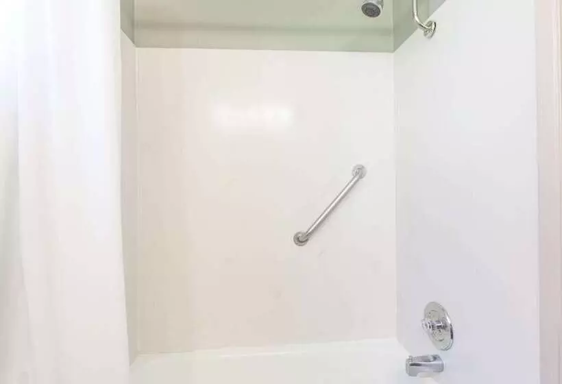 فندق Travelodge By Wyndham Everett City Center