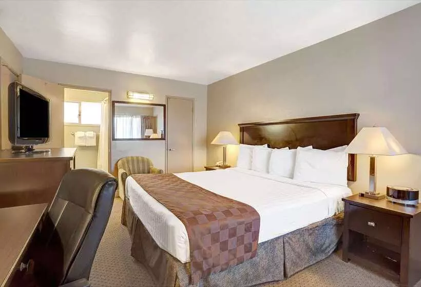 فندق Travelodge By Wyndham Everett City Center