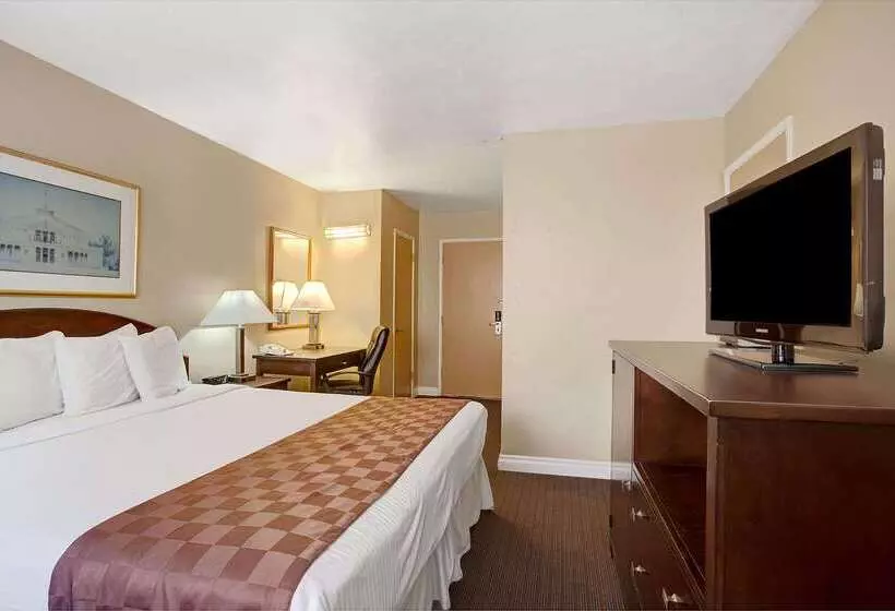 فندق Travelodge By Wyndham Everett City Center