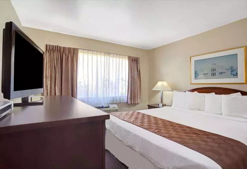 فندق Travelodge By Wyndham Everett City Center