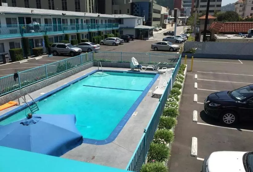 בית מלון כפרי Travelodge By Wyndham Hollywoodvermont/sunset