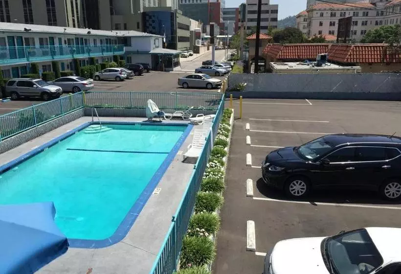 בית מלון כפרי Travelodge By Wyndham Hollywoodvermont/sunset