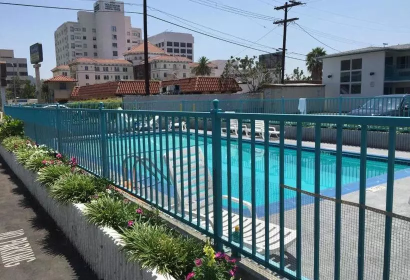 בית מלון כפרי Travelodge By Wyndham Hollywoodvermont/sunset