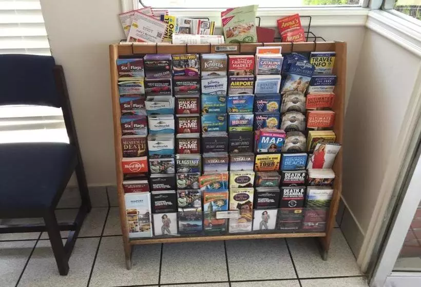 בית מלון כפרי Travelodge By Wyndham Hollywoodvermont/sunset