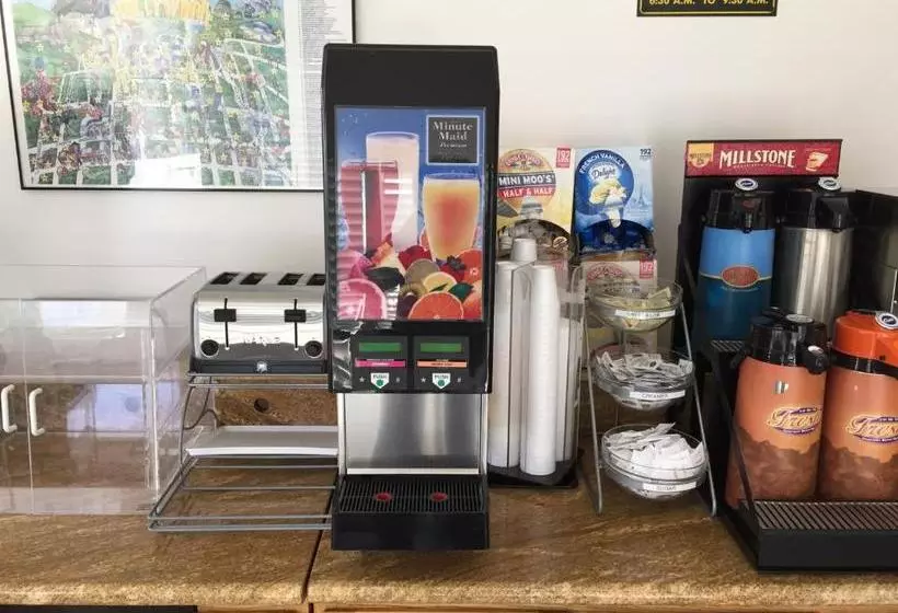 בית מלון כפרי Travelodge By Wyndham Hollywoodvermont/sunset