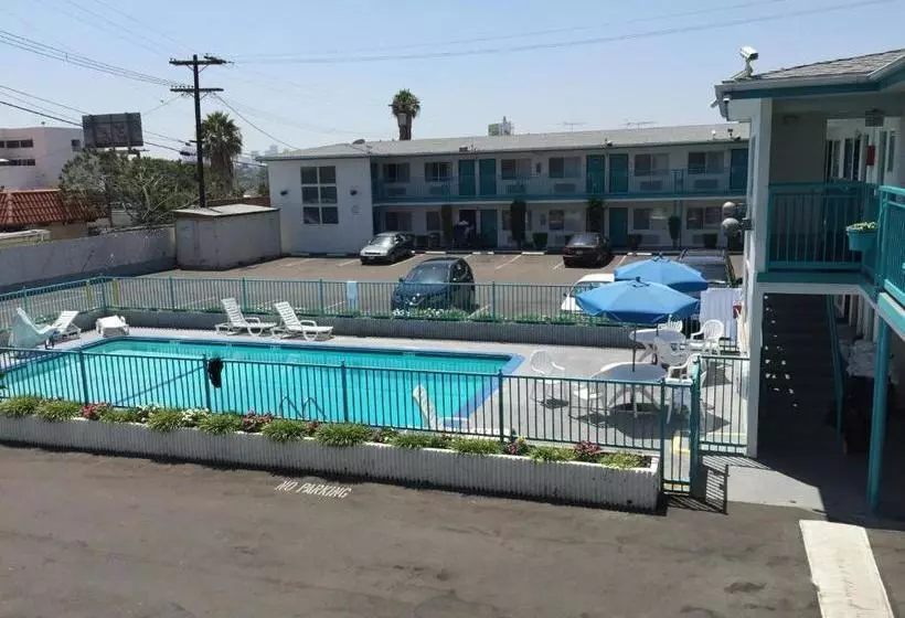 בית מלון כפרי Travelodge By Wyndham Hollywoodvermont/sunset