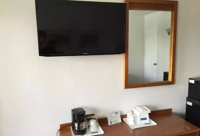 בית מלון כפרי Travelodge By Wyndham Hollywoodvermont/sunset