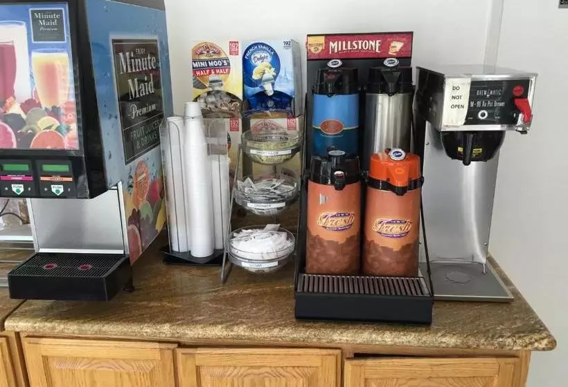 בית מלון כפרי Travelodge By Wyndham Hollywoodvermont/sunset