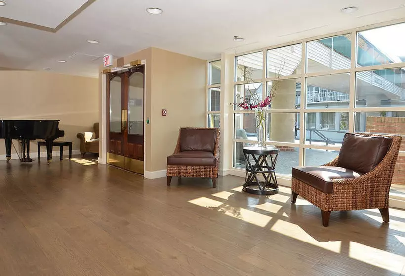 فندق The Westport Inn