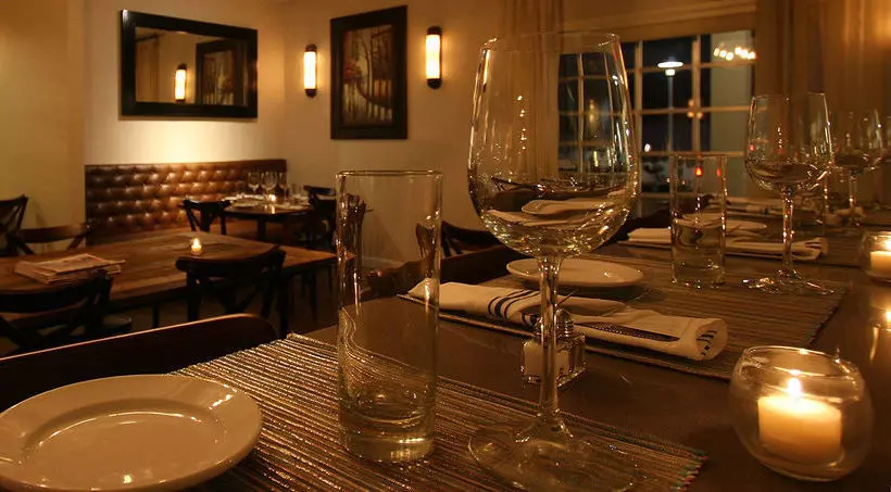 فندق The Westport Inn