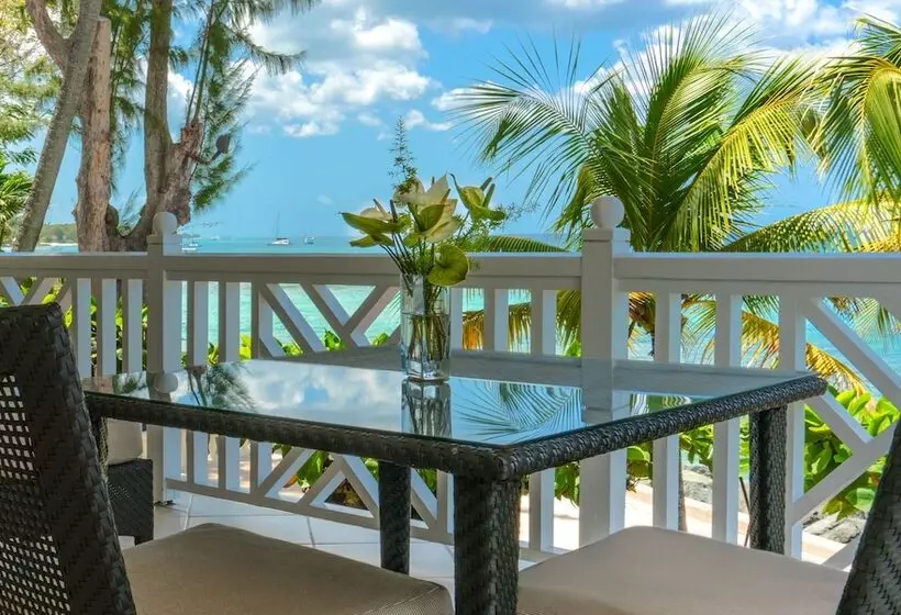 هتل Coral Reef Club