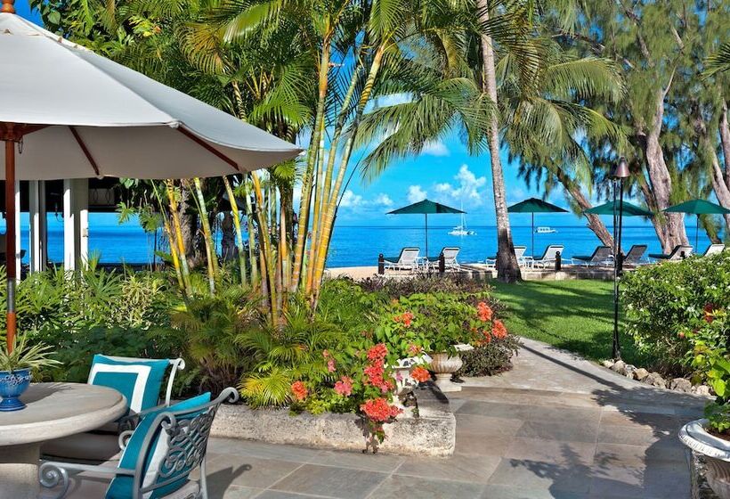 هتل Coral Reef Club