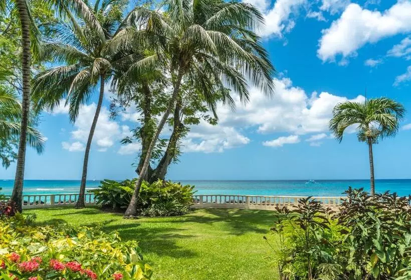 هتل Coral Reef Club