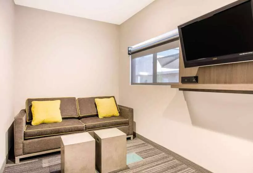 هتل Rodeway Inn Near Melrose Ave