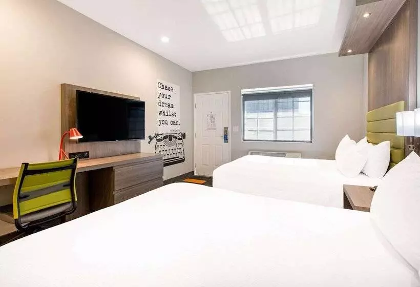 هتل Rodeway Inn Near Melrose Ave