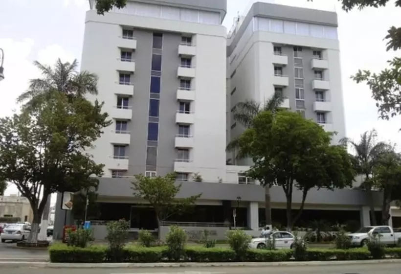 Отель El Conquistador Del Paseo De Montejo