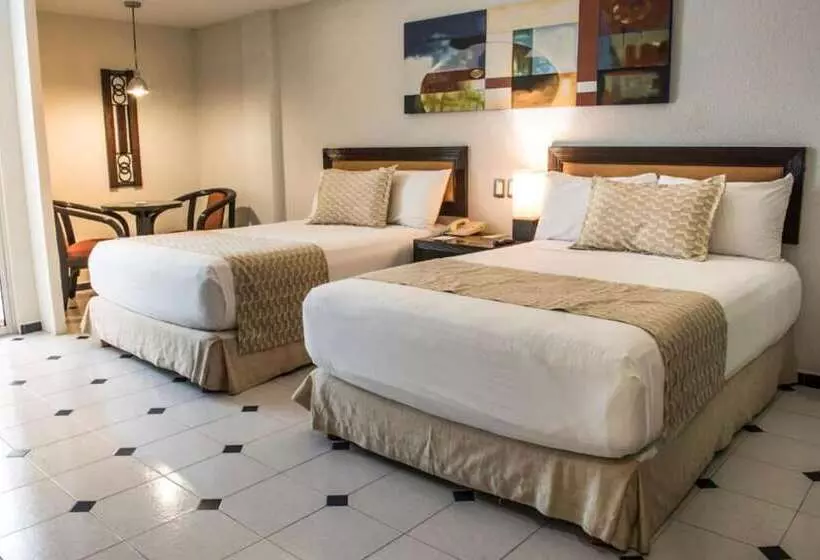 Отель El Conquistador Del Paseo De Montejo