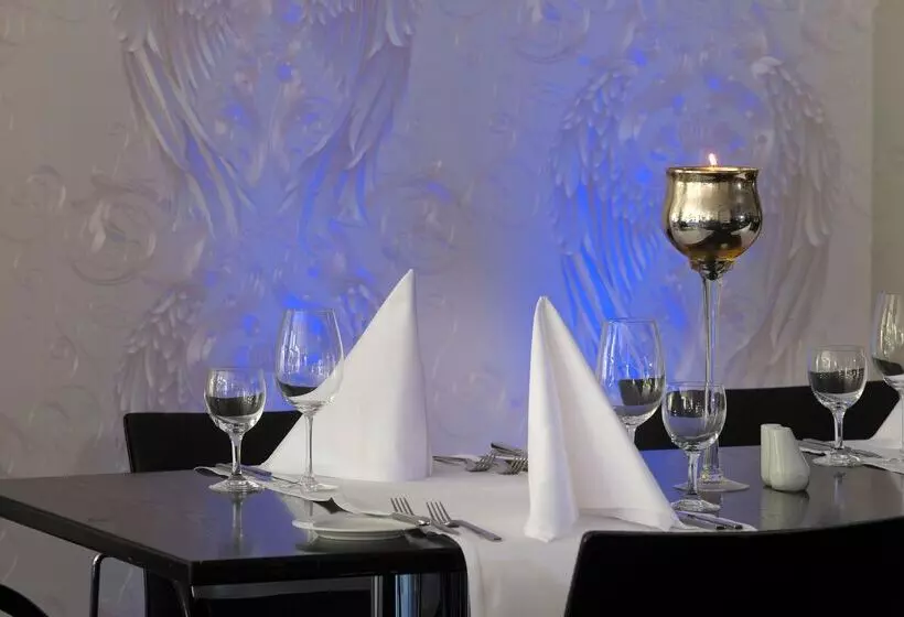 هتل Holiday Inn Berlin City West, An Ihg