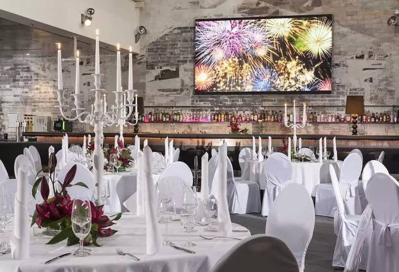 هتل Holiday Inn Berlin City West, An Ihg