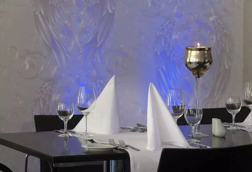 هتل Holiday Inn Berlin City West, An Ihg