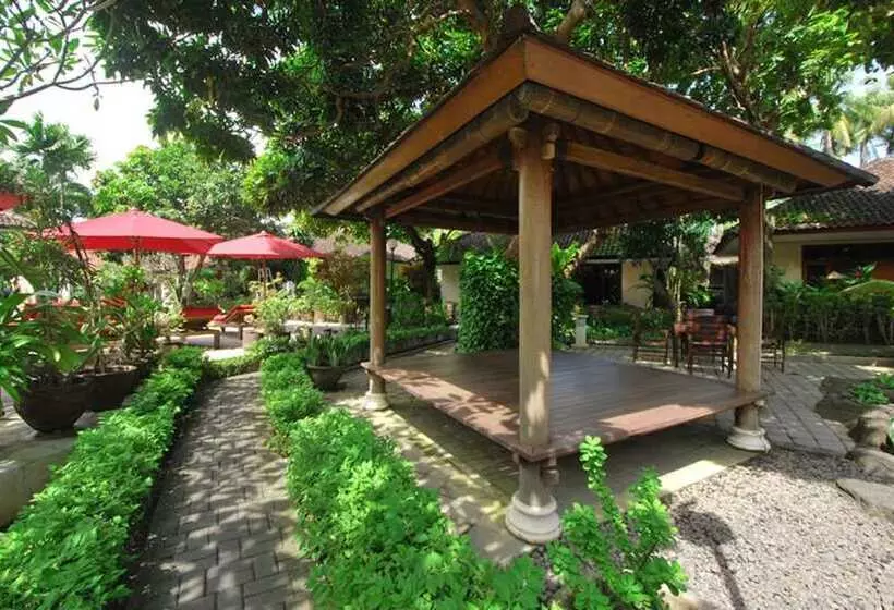 هتل Yulia Beach Inn Kuta