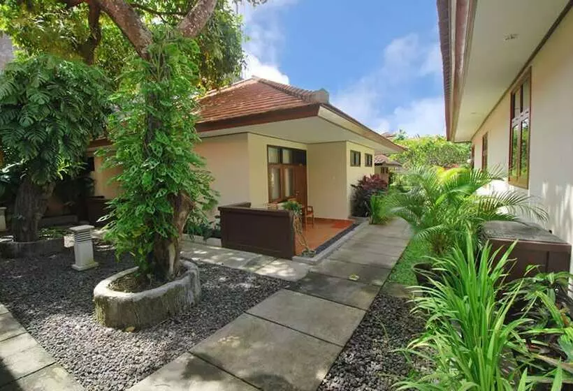 هتل Yulia Beach Inn Kuta