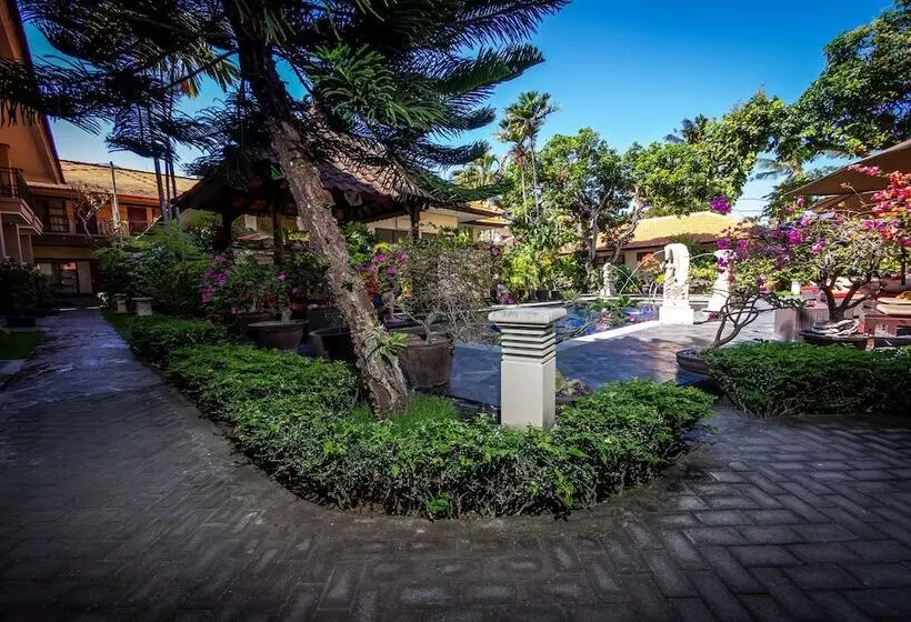 هتل Yulia Beach Inn Kuta