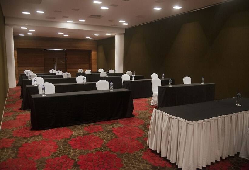 استراحتگاه Emporio Ixtapa With Optional All Inclusive