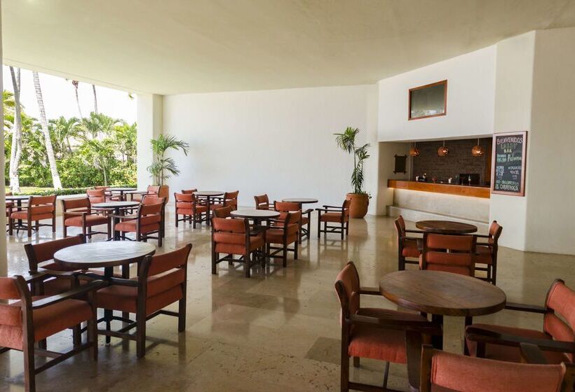 استراحتگاه Emporio Ixtapa With Optional All Inclusive