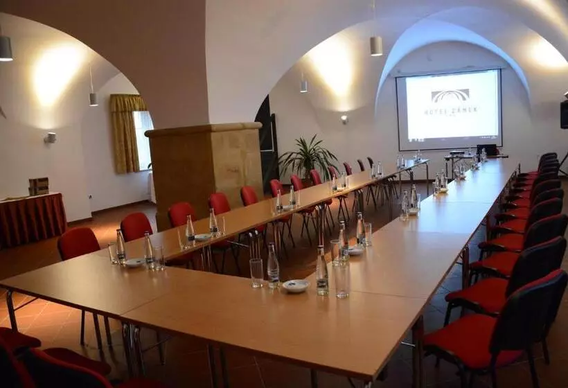 酒店 Zámek Velká Bystřice