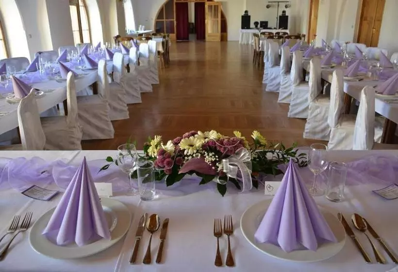 酒店 Zámek Velká Bystřice