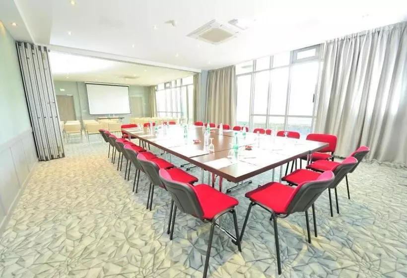 هتل Best Western Plus Evreux Palais Des Congrès