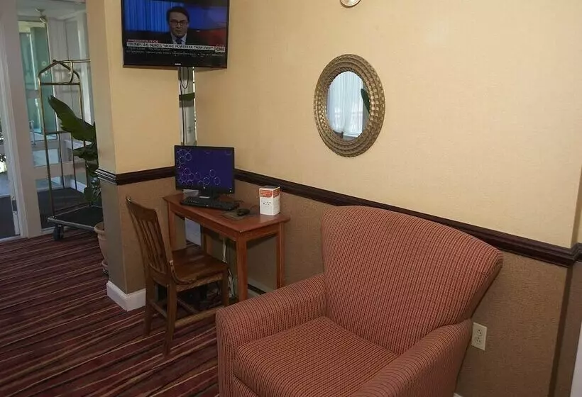 فندق Quality Inn