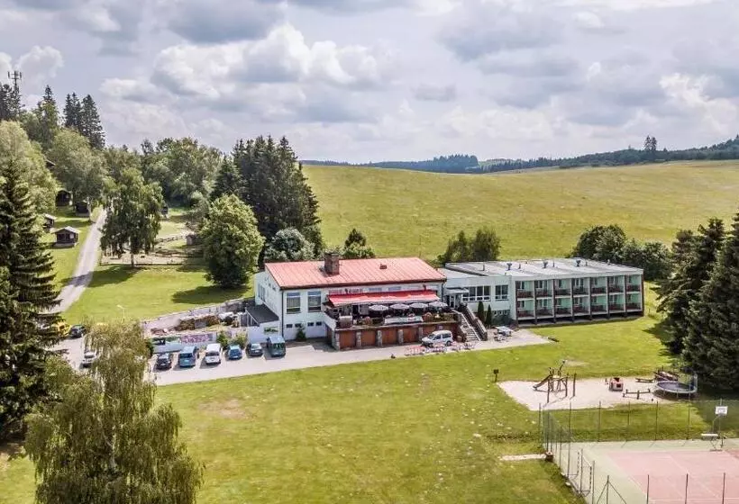 בית מלון כפרי Racek