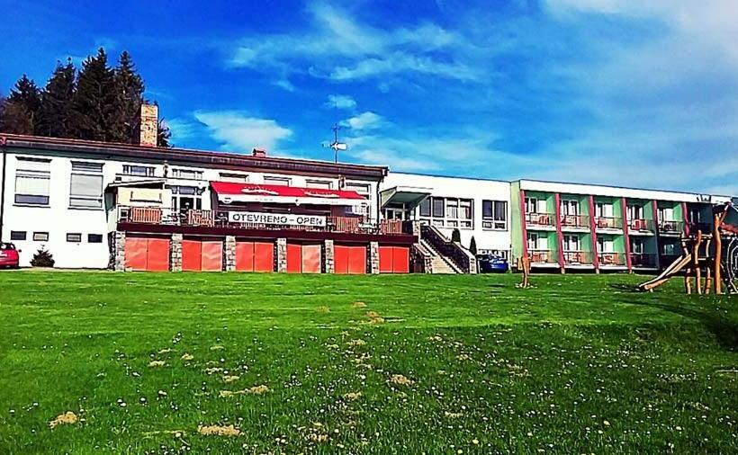 בית מלון כפרי Racek