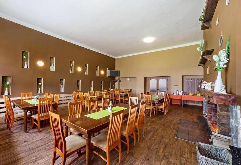 בית מלון כפרי Racek